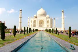 Pollution turning India's Taj Mahall yellow